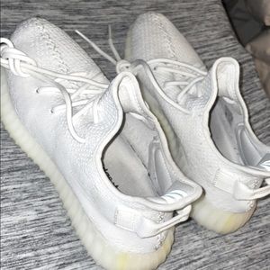 Yeezy boost 350 v2 Size 9 “triple white”